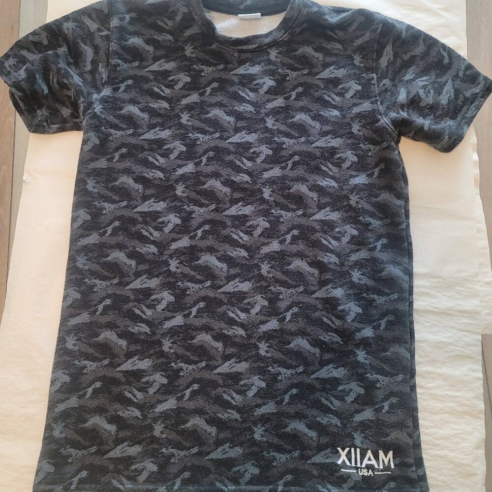 12:AM Pattern Design Lined T-Shirt Thick Quality Tee Size Small Great Condtion